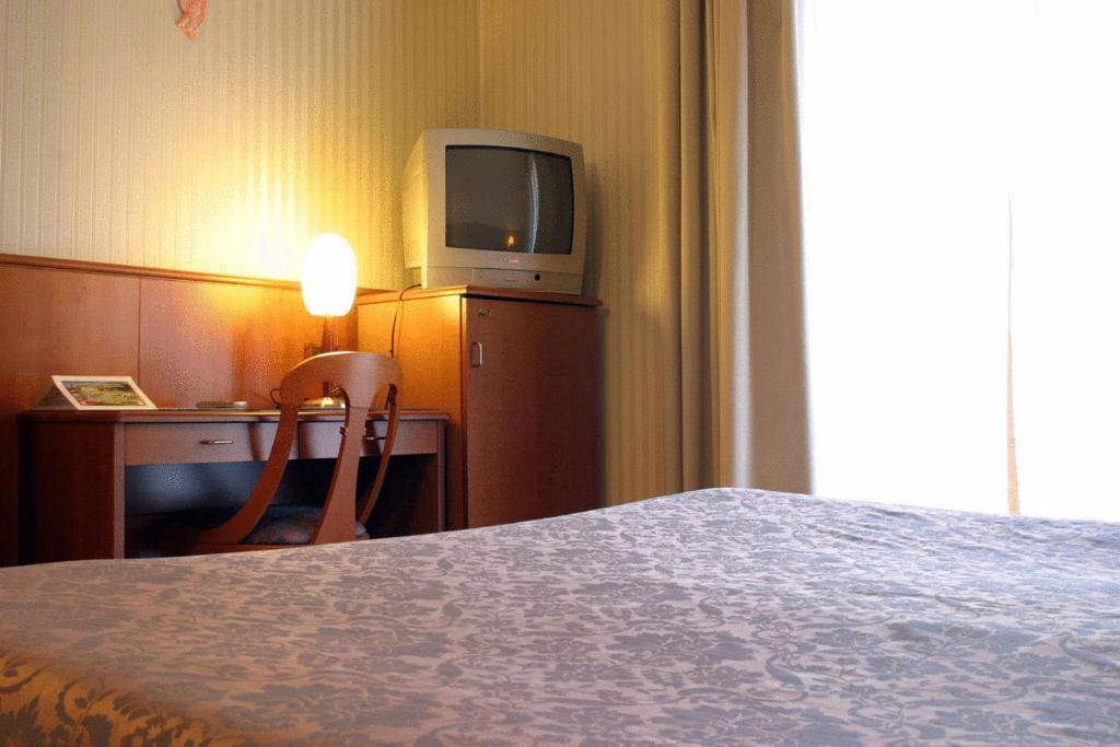 Hotel Willy Джемона-дель-Фріулі Номер фото